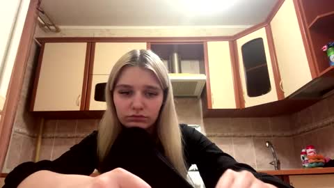 Mia online show from February 2026 07:00:02 PM