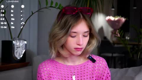 Mia online show from January 2025 01:42:02 AM