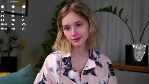 Mia online show from January 2025 01:43:02 AM