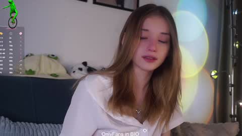 Mia online show from February 2026 01:43:02 AM