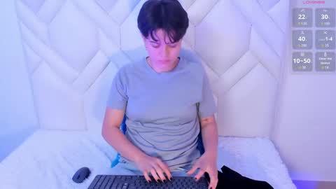 Snapshot of tallsnusnu chatting on April 2026 01:52:01 PM Abby online show from April 2026 01:52:01 PM