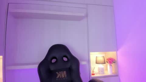 Tami online show from October 2025 07:47:02 PM