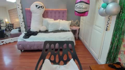 Tammara  online show from September 2025 07:47:01 AM