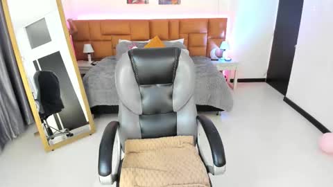 Tamy  online show from February 2026 08:21:01 PM