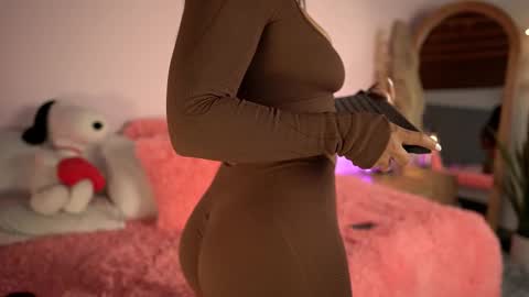 Tamy online show from November 2025 01:41:02 AM