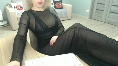 Snapshot of tangiblen chatting on December 2024 02:15:01 PM tangiblen online show from December 2024 02:15:01 PM