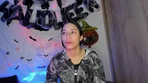 tania06 online show from November 2025 01:13:02 PM