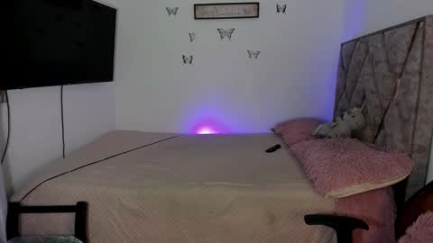 Tania online show from November 2025 12:17:01 PM