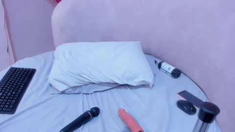 Snapshot of taniamilan chatting on February 2025 02:41:01 PM Tania online show from February 2025 02:41:01 PM