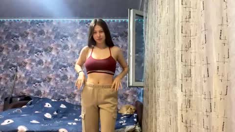 Kira online show from November 2025 10:04:02 PM