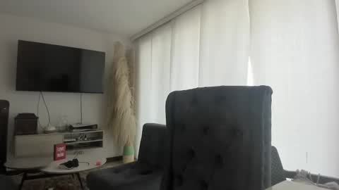 tara__ online show from October 2025 05:44:02 PM