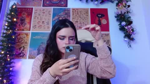 Snapshot of tara_hs chatting on December 2024 02:11:01 PM online show from December 2024 02:11:01 PM