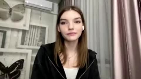 Mia online show from February 2026 07:12:01 PM