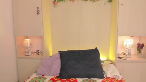  T A R A  online show from December 2025 04:53:02 AM