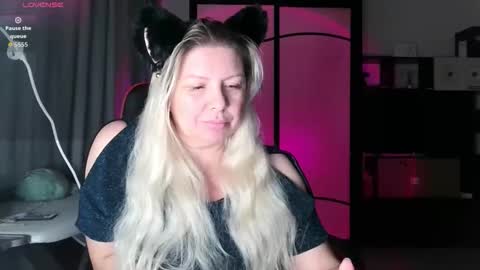 Tasha  Moon online show from October 2025 04:19:01 PM