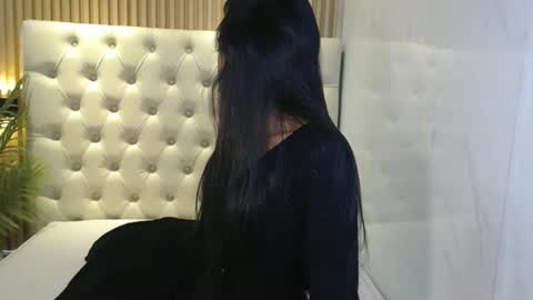 HAZEL online show from October 2025 06:47:01 PM