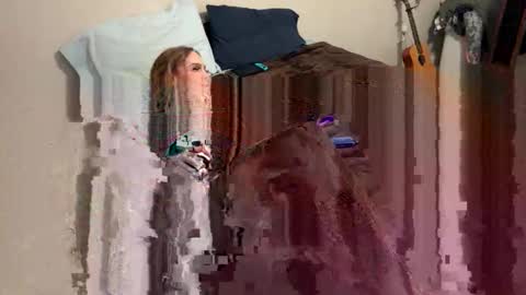 Snapshot of tattedsubmissive chatting on September 2025 04:03:01 AM TattedSubmissive online show from September 2025 04:03:01 AM