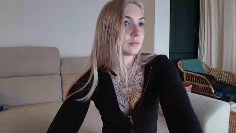 Snapshot of tattoobbgirl chatting on January 2026 07:11:01 PM tattoobbgirl online show from January 2026 07:11:01 PM