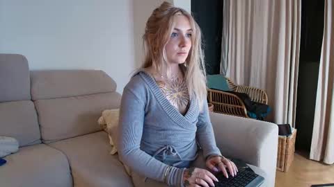 Snapshot of tattoobbgirl chatting on February 2026 06:00:02 PM tattoobbgirl online show from February 2026 06:00:02 PM