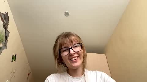 Snapshot of tawannavicks chatting on March 2026 08:19:01 AM Evia online show from March 2026 08:19:01 AM