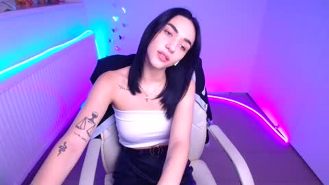 Tayla online show from October 2025 11:43:01 AM