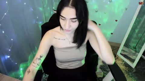 Tayla online show from November 2025 07:52:02 AM