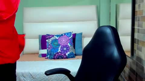 Snapshot of tayler_wells chatting on March 2025 12:29:02 AM T A Y L E R online show from March 2025 12:29:02 AM