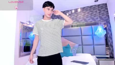 taylor_brooks_ online show from April 2026 07:09:02 PM