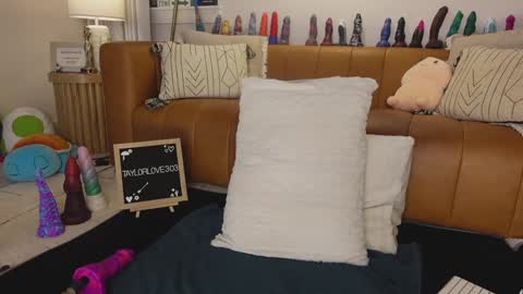 Snapshot of taylor_love_303 chatting on September 2025 10:27:01 AM Taylor -- online show from September 2025 10:27:01 AM