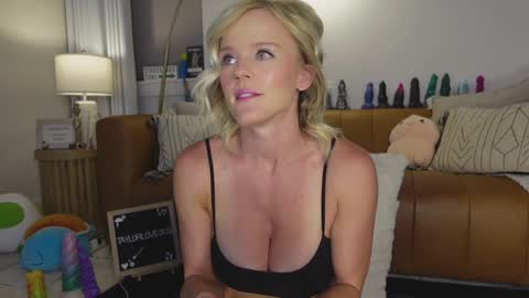 Snapshot of taylor_love_303 chatting on September 2025 10:06:02 AM Taylor -- online show from September 2025 10:06:02 AM