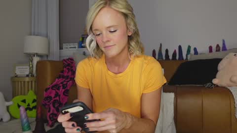 Snapshot of taylor_love_303 chatting on October 2025 10:03:02 AM Taylor -- online show from October 2025 10:03:02 AM