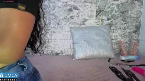 Tay online show from November 2025 03:05:02 AM