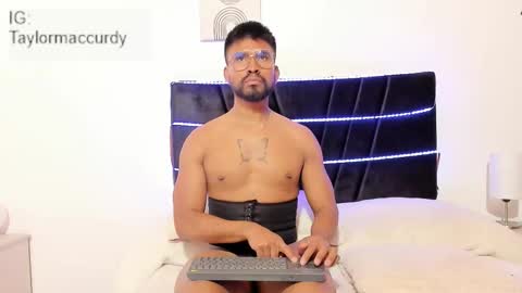 taylormaccurdy_ online show from November 2025 03:23:02 PM