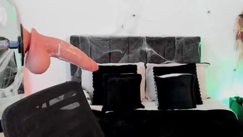 Snapshot of taylormaxwell chatting on October 2025 11:01:02 PM Taylor online show from October 2025 11:01:02 PM