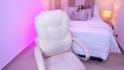 Snapshot of taylorr_hills chatting on October 2025 08:49:02 PM Taylor online show from October 2025 08:49:02 PM