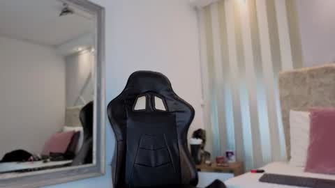 tayra online show from February 2026 06:17:01 PM