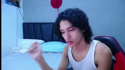 Tayron online show from November 2025 05:02:01 PM