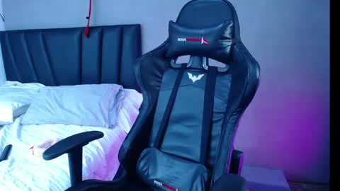 Tayron online show from April 2026 03:42:01 PM