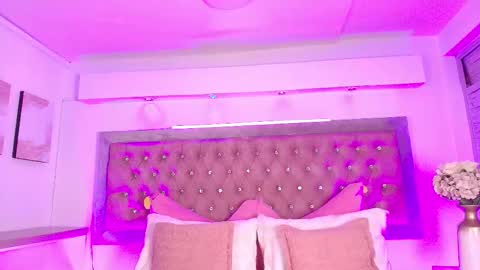 Sofia online show from December 2025 12:11:02 PM