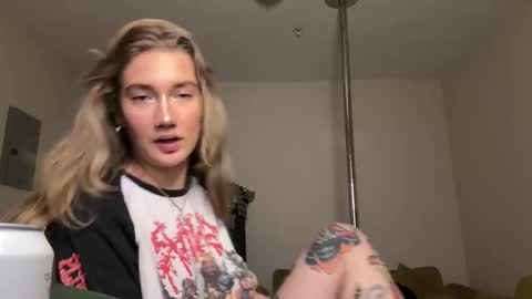 Katy online show from December 2025 03:03:02 AM