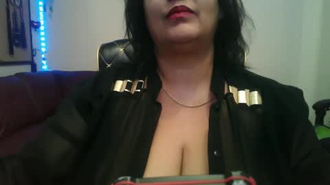 Snapshot of tease_artist chatting on April 2026 03:57:02 AM Reina online show from April 2026 03:57:02 AM