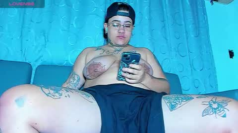 Charlee He online show from November 2025 08:17:01 AM