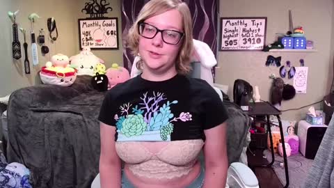 Pixie and Tentacle Overlord online show from December 2024 07:12:02 PM