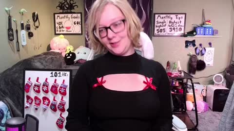 Pixie and Tentacle Overlord online show from December 2024 11:05:01 PM