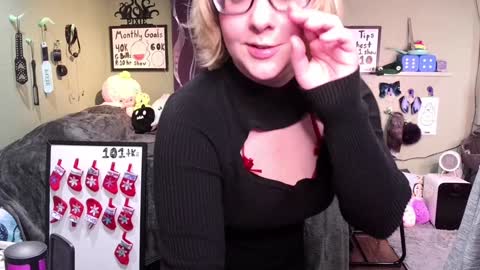 Pixie and Tentacle Overlord online show from December 2024 02:09:01 AM