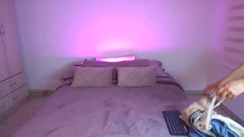 Snapshot of tender_dust chatting on February 2026 01:37:01 AM tender_dust online show from February 2026 01:37:01 AM