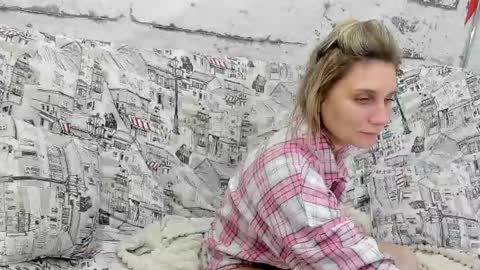 tenderly_sophie online show from November 2025 01:13:01 PM