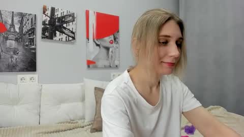 tenderly_sophie online show from November 2025 01:31:01 AM