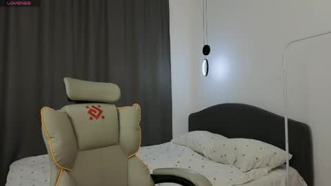 Mia online show from April 2026 02:15:01 PM