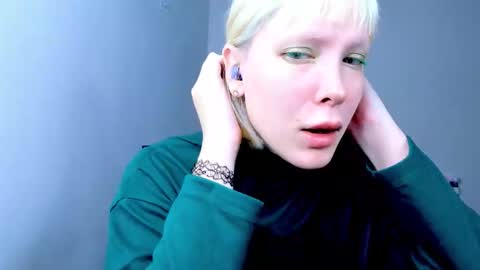 Snapshot of tenebrise chatting on November 2025 10:18:02 PM Kira online show from November 2025 10:18:02 PM